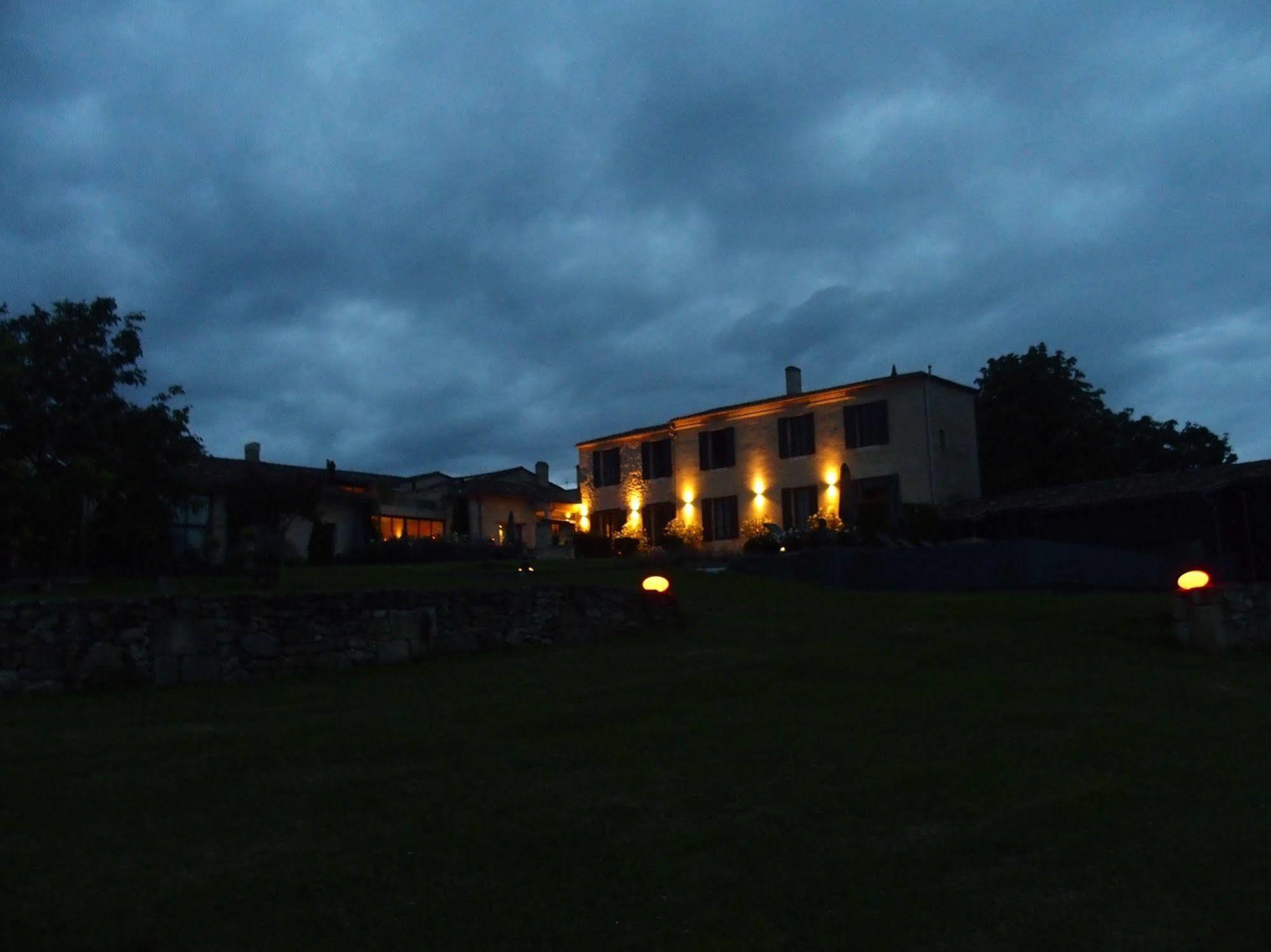 5 Lasserre Moulon-sur-Dordogne Bagian luar foto